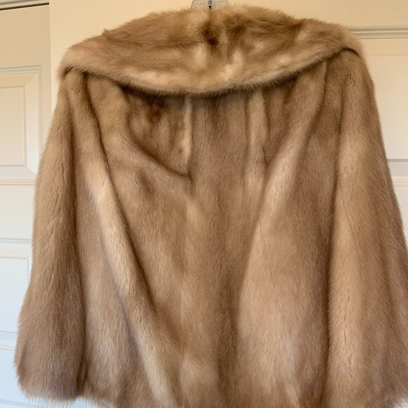 Vintage Mink Cape with Collar and Lapels - Picture 2 of 4